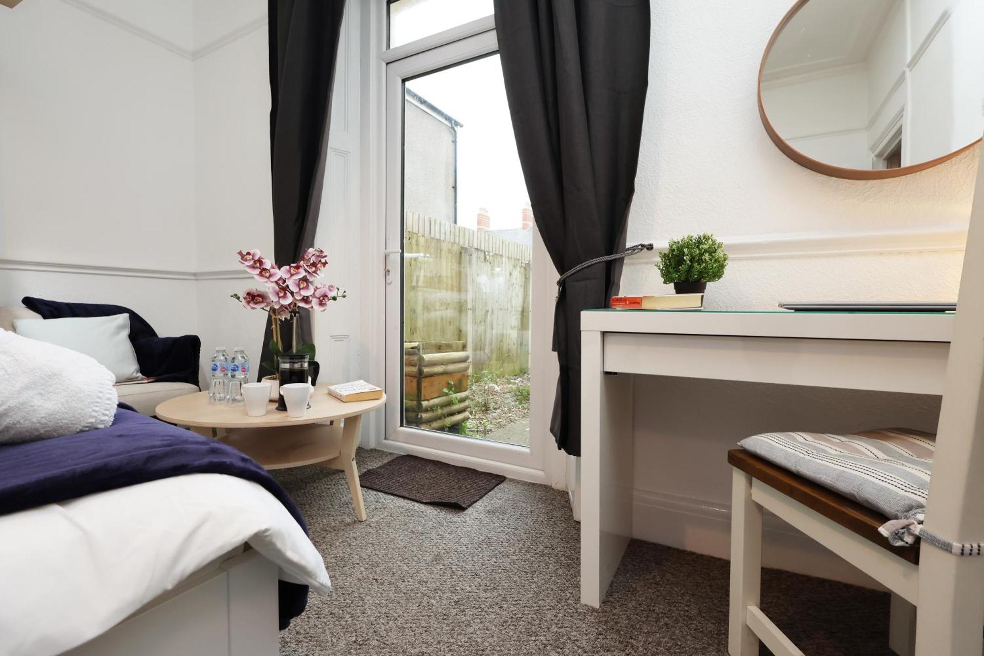 Cardiff City Guesthouse, Central Rooms, Fast Wi-Fi, On-Street Parking Extérieur photo
