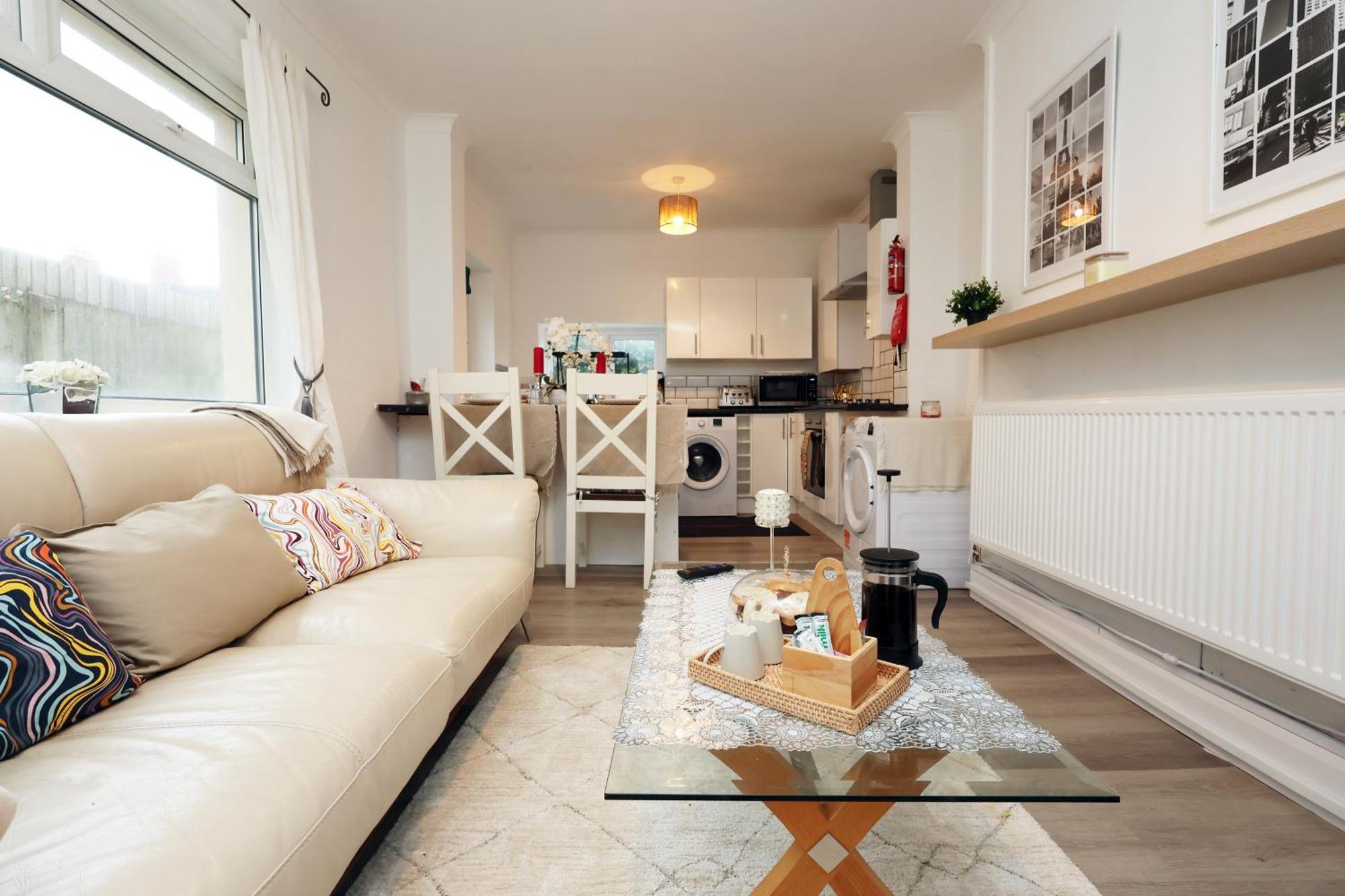 Cardiff City Guesthouse, Central Rooms, Fast Wi-Fi, On-Street Parking Extérieur photo