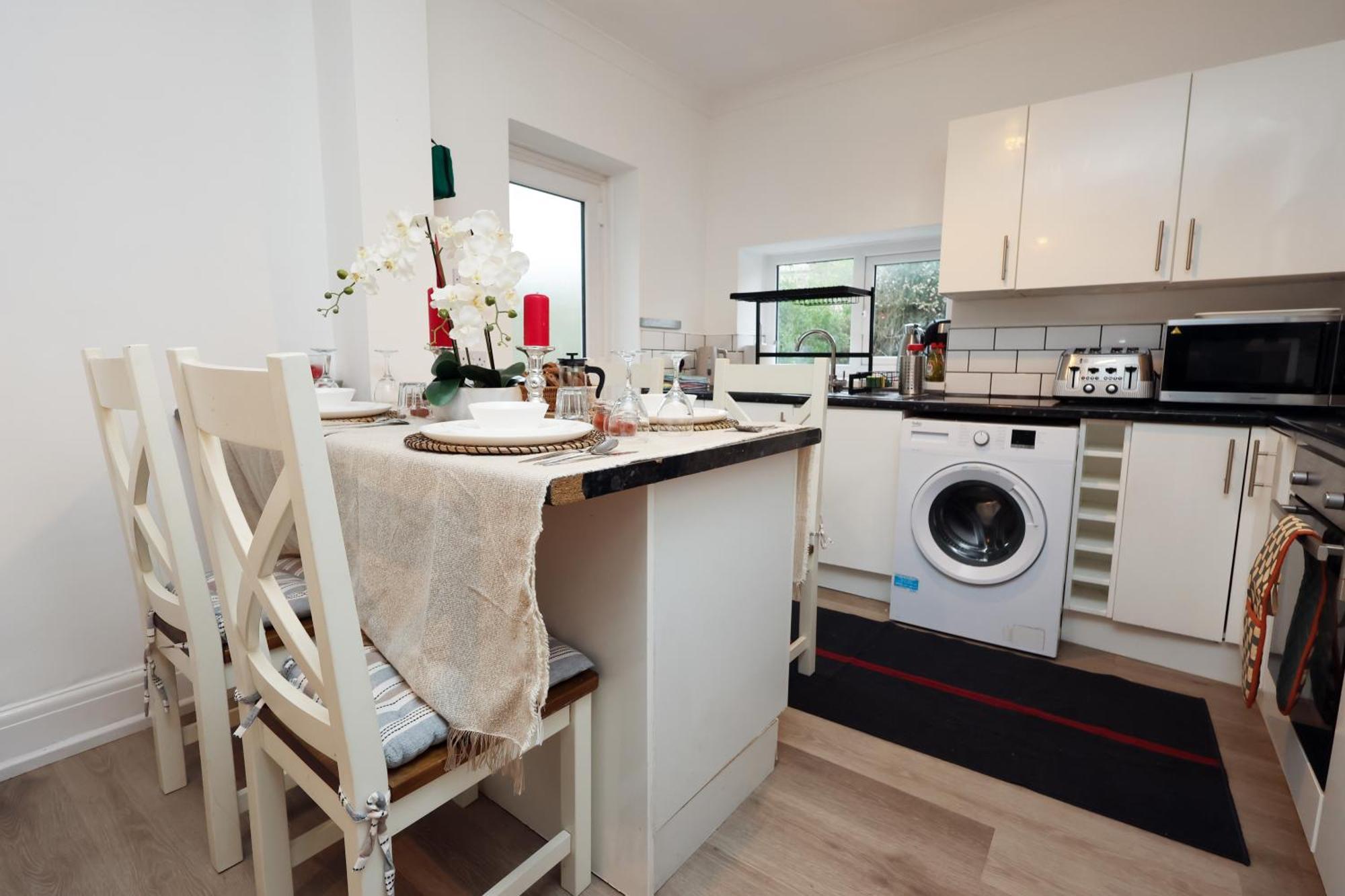 Cardiff City Guesthouse, Central Rooms, Fast Wi-Fi, On-Street Parking Extérieur photo