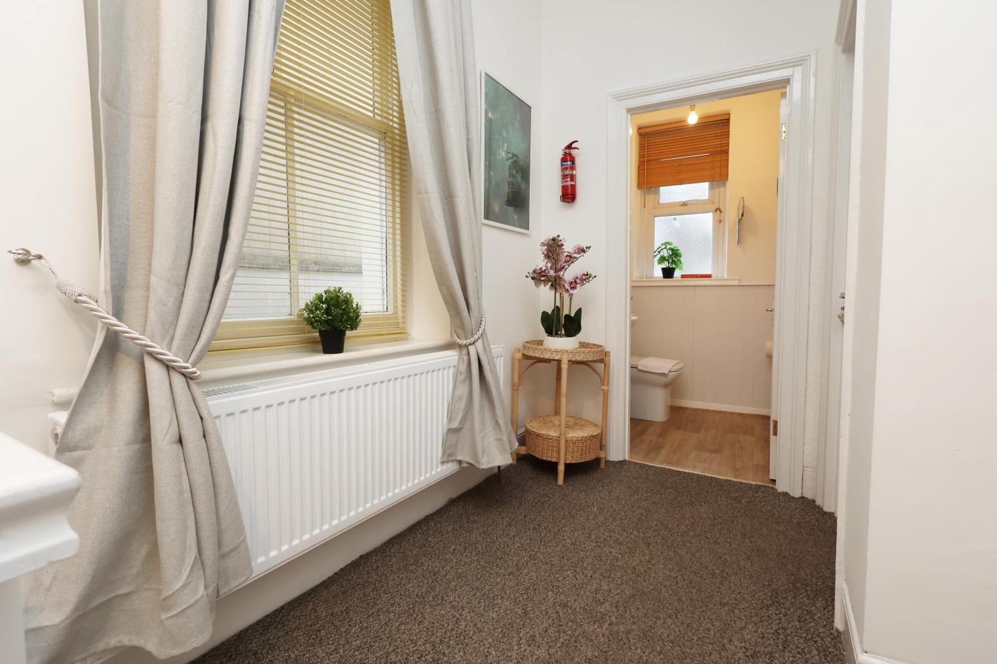 Cardiff City Guesthouse, Central Rooms, Fast Wi-Fi, On-Street Parking Extérieur photo