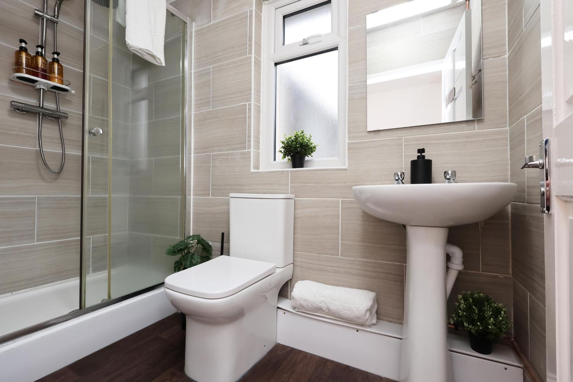 Cardiff City Guesthouse, Central Rooms, Fast Wi-Fi, On-Street Parking Extérieur photo