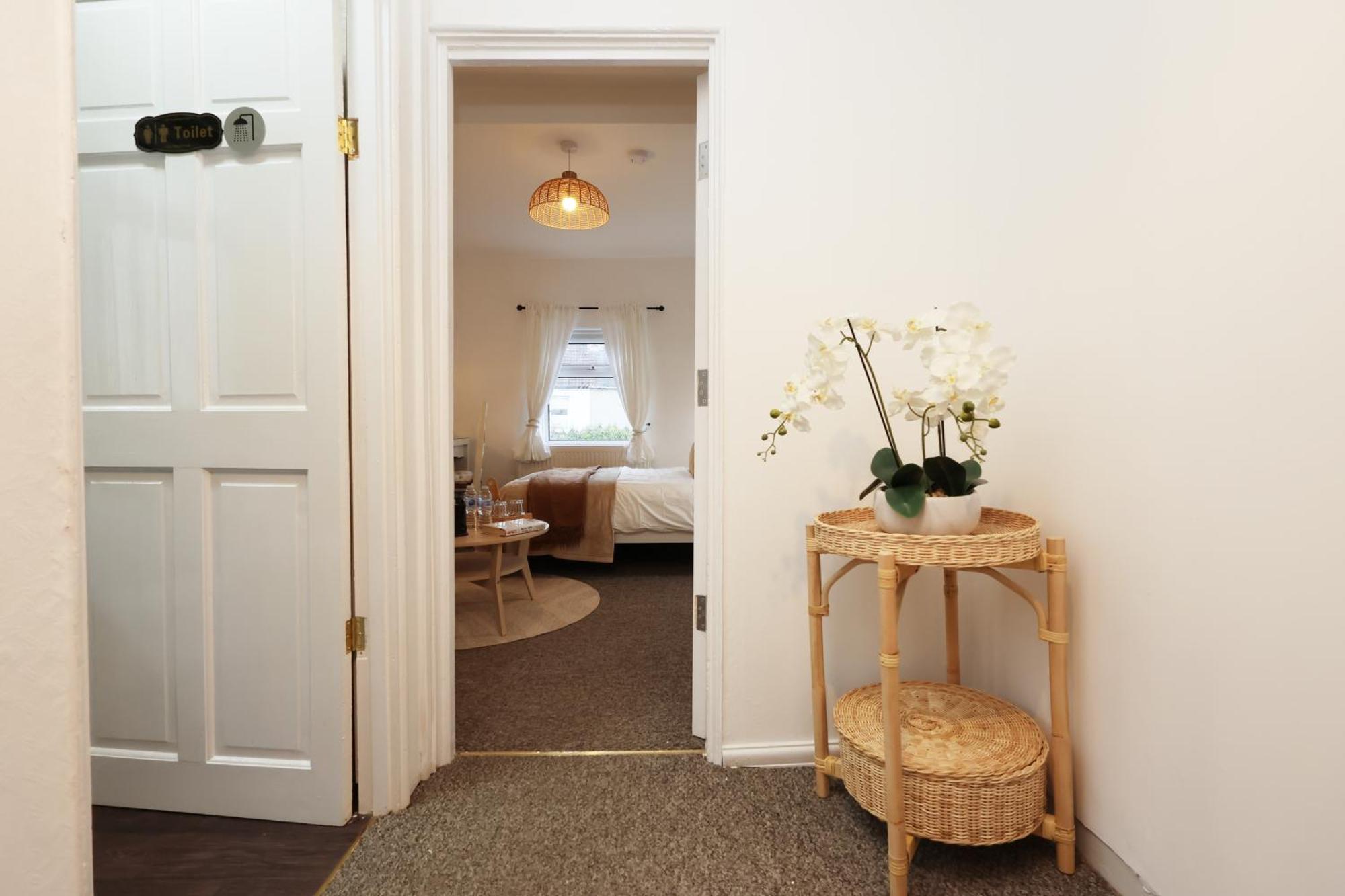 Cardiff City Guesthouse, Central Rooms, Fast Wi-Fi, On-Street Parking Extérieur photo